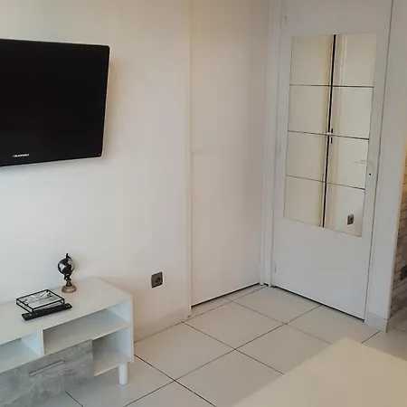 Agreable 2 Pieces 30 M2 A Louer Lägenhet